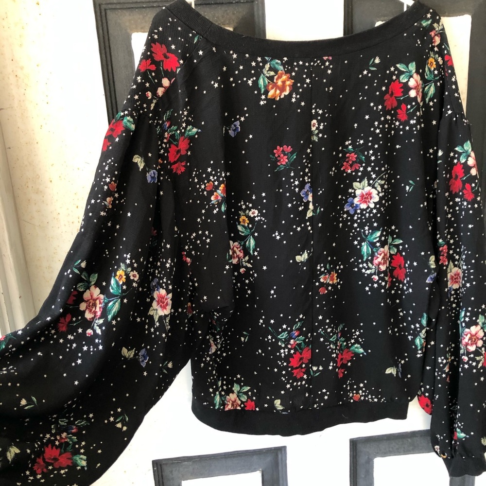 Wonderly bishop sleeve oversized top.